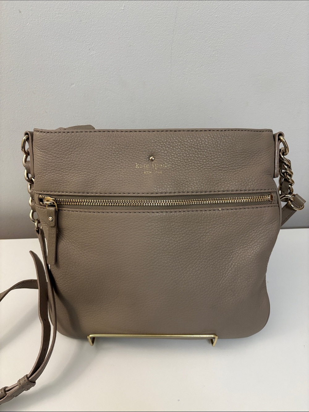 kate spade taupe pebbled leather crossbody with gold hardware